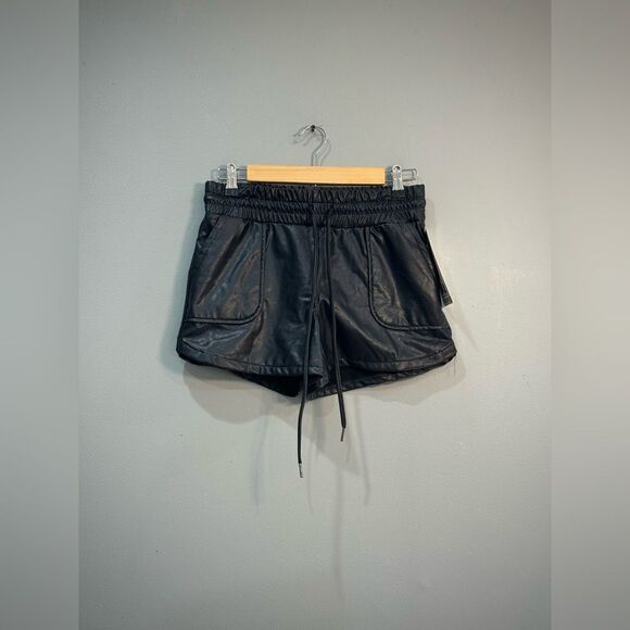 Black Rewash Vegan Leather Shorts Size S NWT - Picture 1 of 4